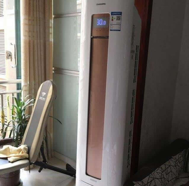 开启空调并把风量及制冷量调到大