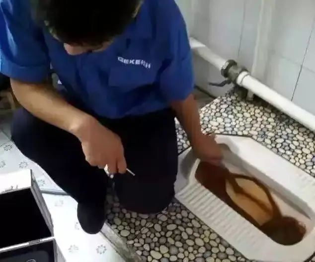 打开地暖热水进口管;